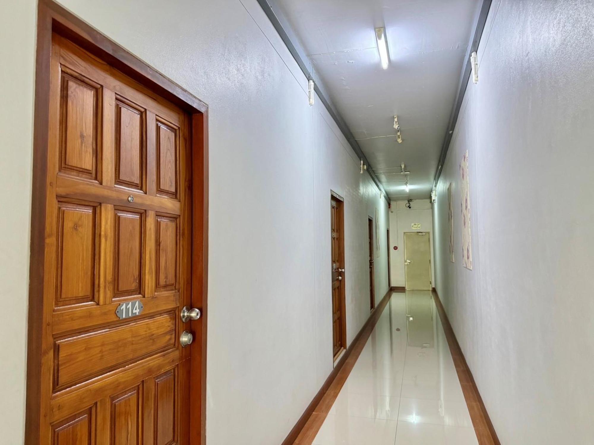 Nicha Residence Hotel بانكوك المظهر الخارجي الصورة