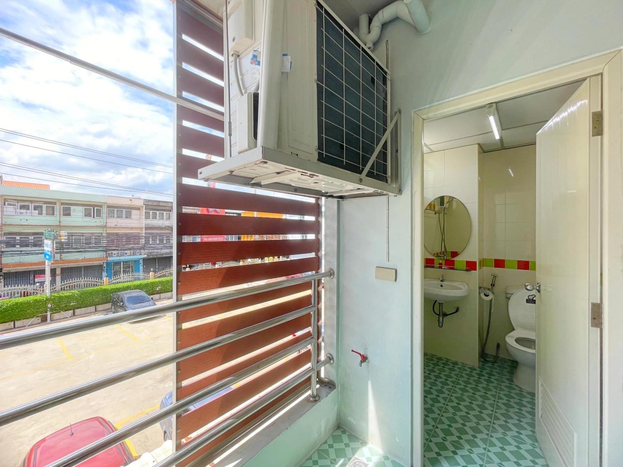 Nicha Residence Hotel بانكوك المظهر الخارجي الصورة