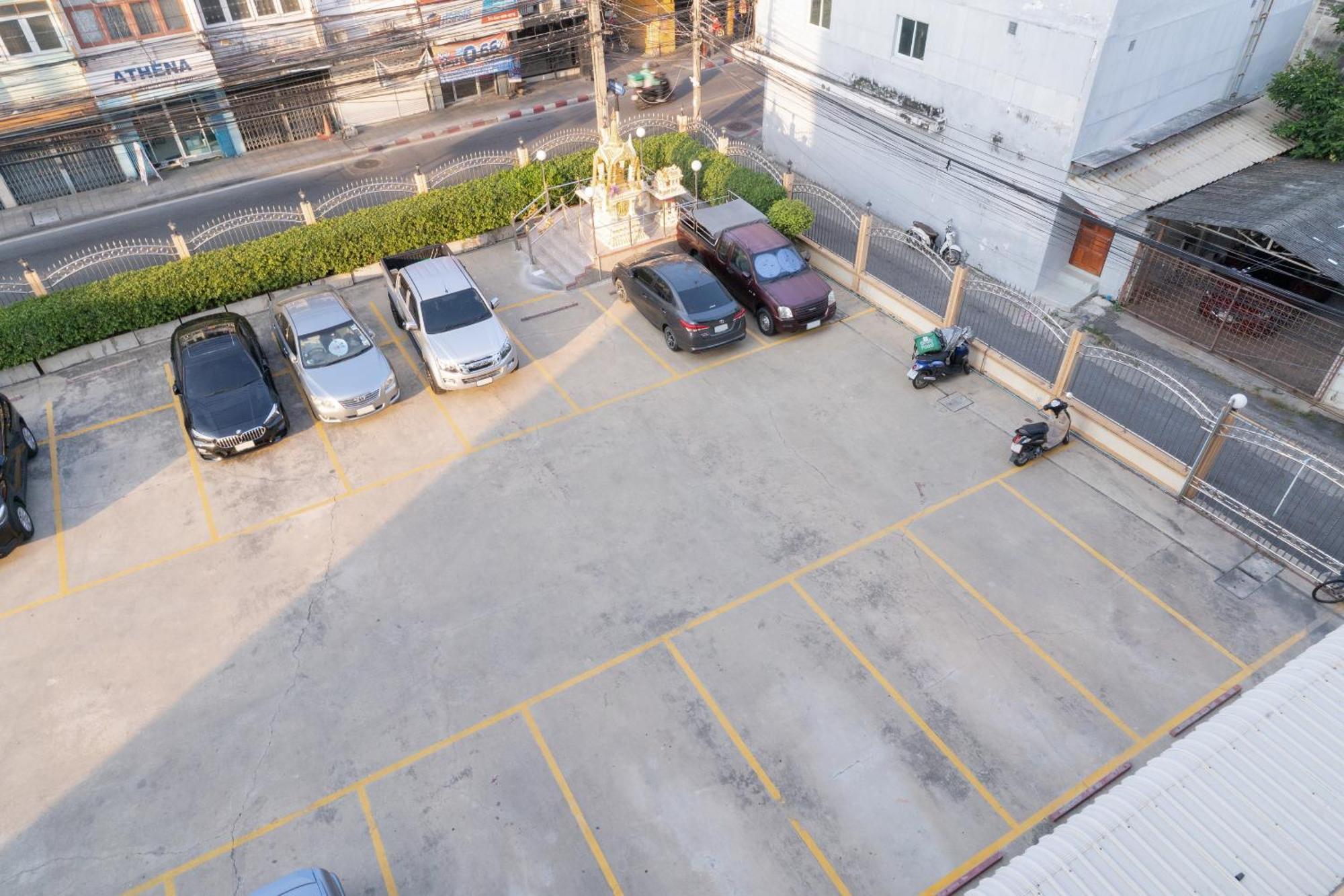 Nicha Residence Hotel بانكوك المظهر الخارجي الصورة