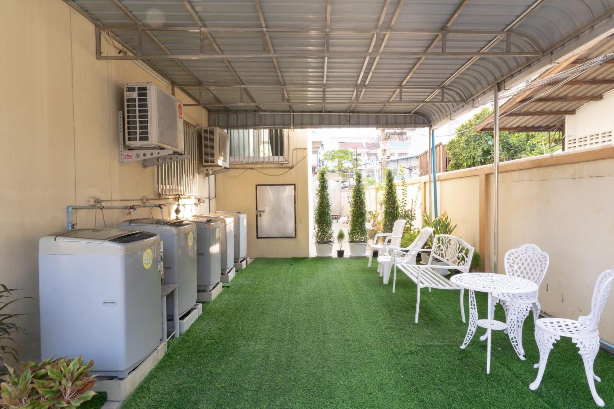 Nicha Residence Hotel بانكوك المظهر الخارجي الصورة