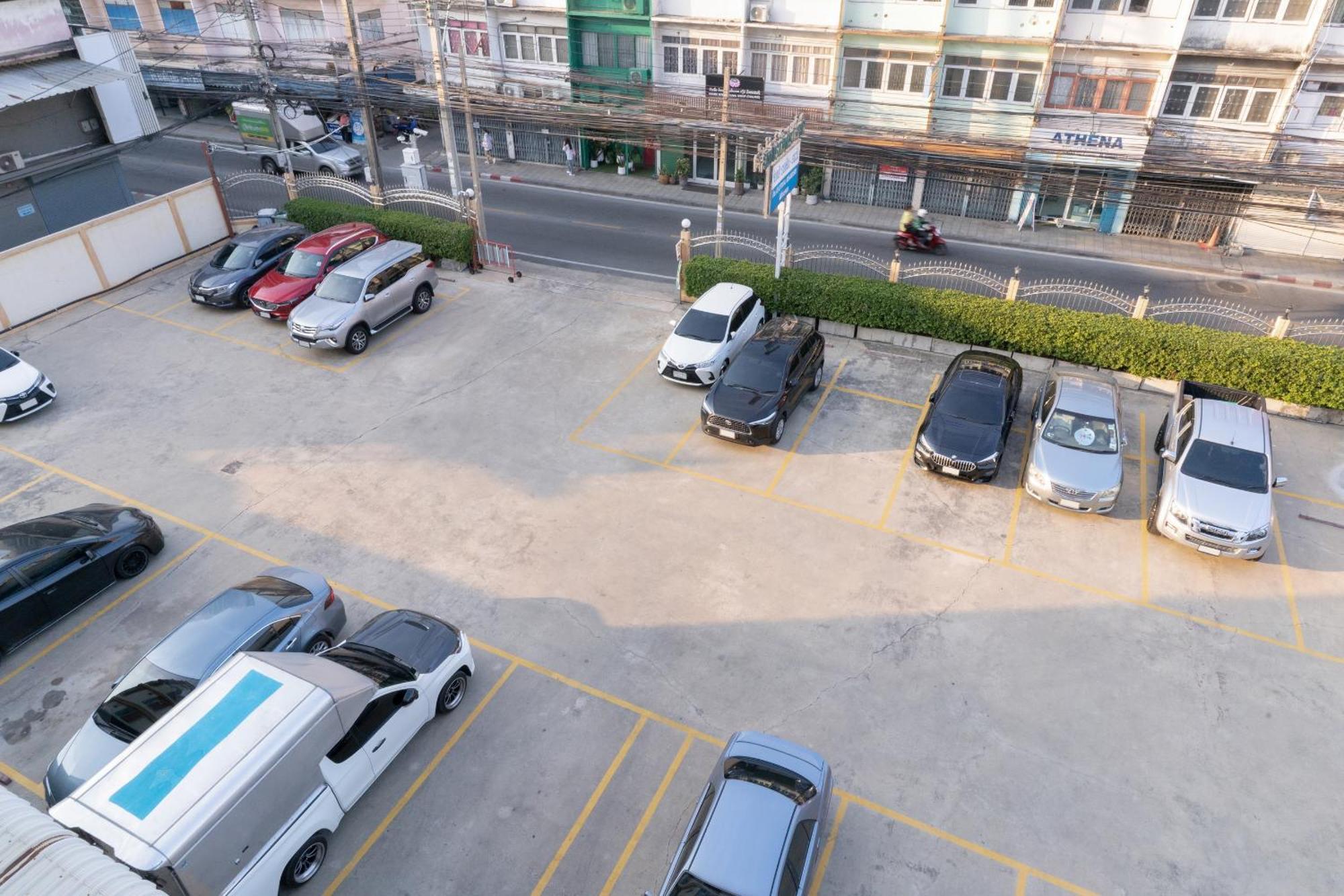 Nicha Residence Hotel بانكوك المظهر الخارجي الصورة