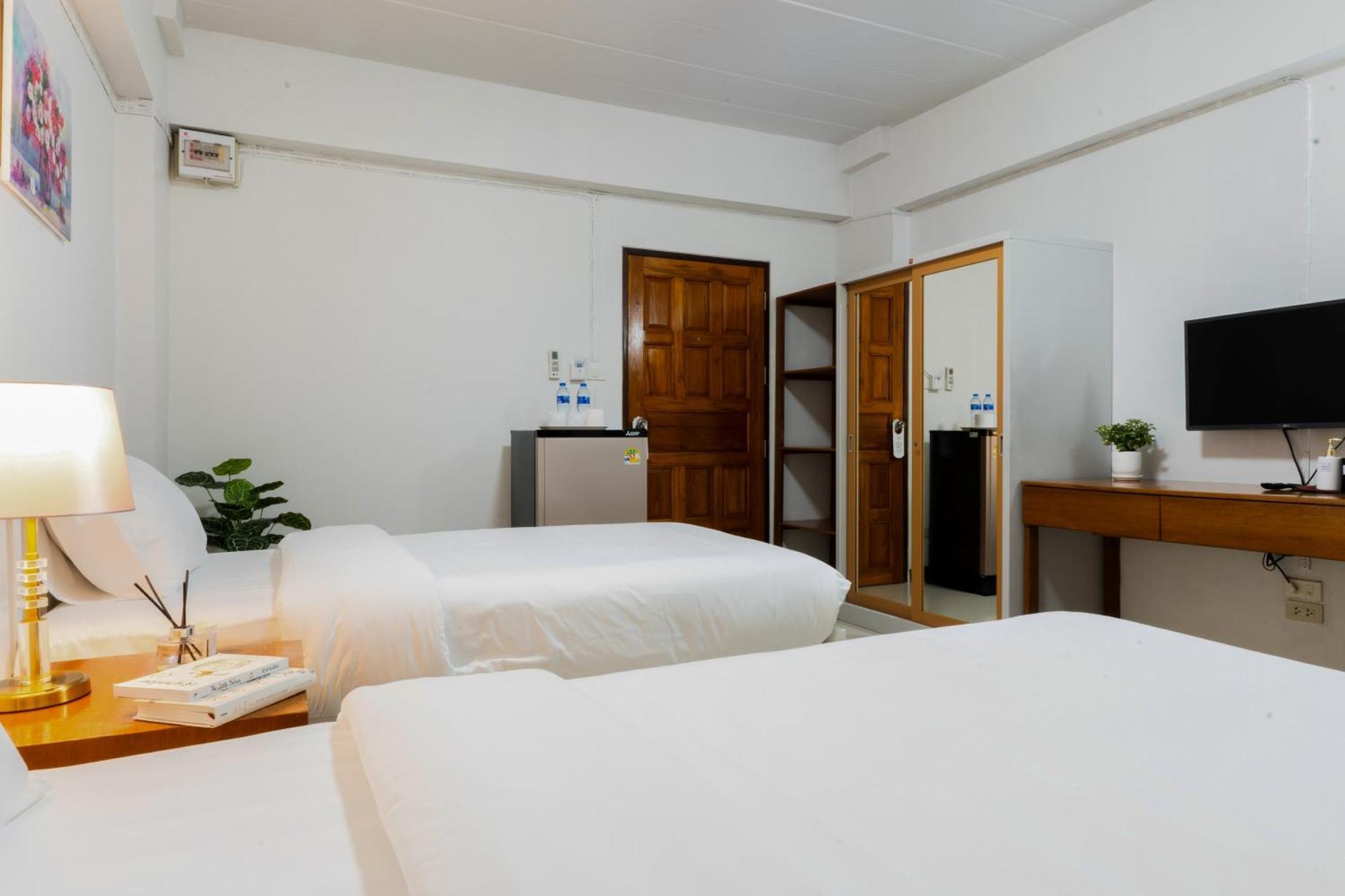 Nicha Residence Hotel بانكوك المظهر الخارجي الصورة